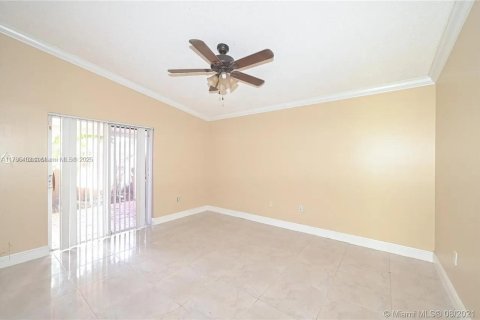 House in Miami, Florida 3 bedrooms, 130.62 sq.m. № 1700786 - photo 16