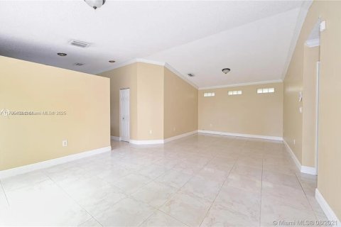 House in Miami, Florida 3 bedrooms, 130.62 sq.m. № 1700786 - photo 15