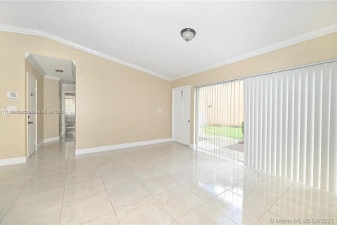 House in Miami, Florida 3 bedrooms, 130.62 sq.m. № 1700786 - photo 5
