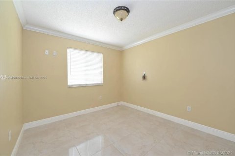 House in Miami, Florida 3 bedrooms, 130.62 sq.m. № 1700786 - photo 13