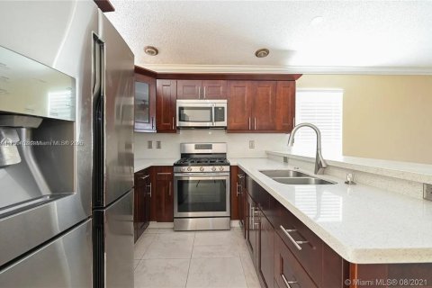 House in Miami, Florida 3 bedrooms, 130.62 sq.m. № 1700786 - photo 7