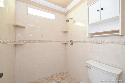 House in Miami, Florida 3 bedrooms, 130.62 sq.m. № 1700786 - photo 11