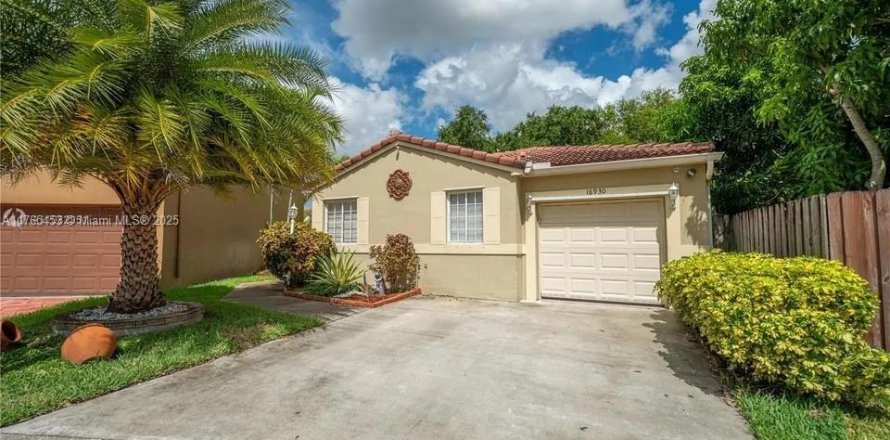 House in Miami, Florida 3 bedrooms, 130.62 sq.m. № 1700786