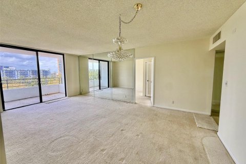 Кондоминиум с 2 спальнями в Халландейл-Бич, Флорида № 2060729