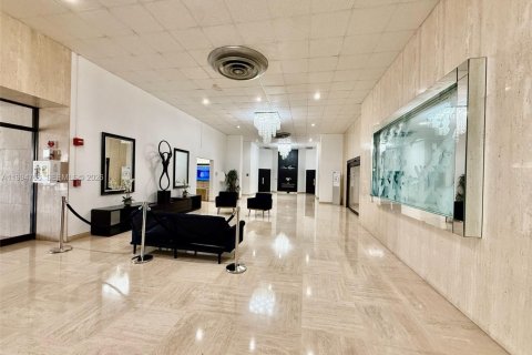 Condo in Hallandale Beach, Florida, 2 bedrooms  № 2060729 - photo 16