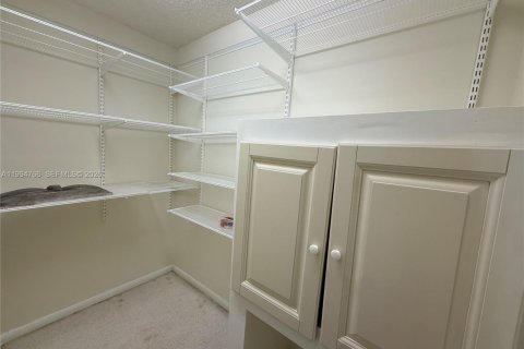 Condo in Hallandale Beach, Florida, 2 bedrooms  № 2060729 - photo 14