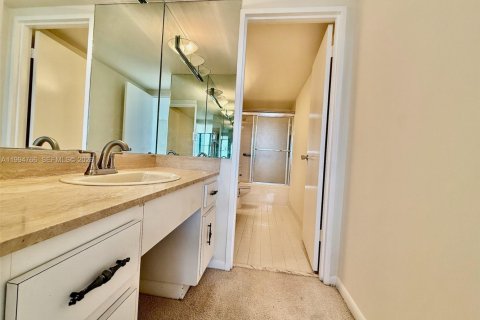 Condo in Hallandale Beach, Florida, 2 bedrooms  № 2060729 - photo 10