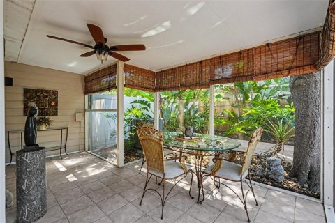 Touwnhouse à vendre à Tampa, Floride: 2 chambres, 125.14 m2 № 2195764 - photo 4