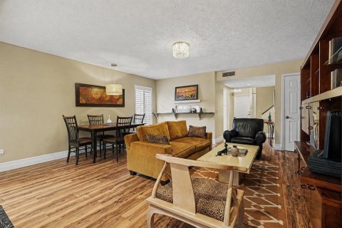 Touwnhouse à vendre à Tampa, Floride: 2 chambres, 125.14 m2 № 2195764 - photo 9