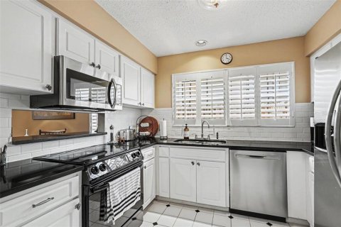 Touwnhouse à vendre à Tampa, Floride: 2 chambres, 125.14 m2 № 2195764 - photo 2