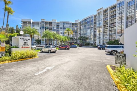 Copropriété à louer à Hallandale Beach, Floride: 1 chambre, 85.01 m2 № 2052822 - photo 25