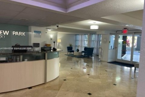 Condo in Hallandale Beach, Florida, 1 bedroom  № 2052822 - photo 15