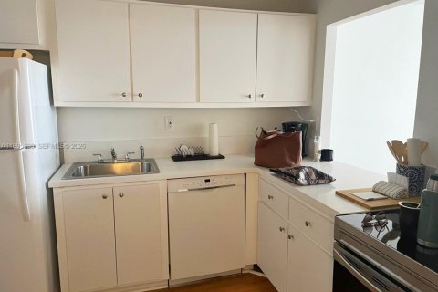 Condo in Hallandale Beach, Florida, 1 bedroom  № 2052822 - photo 3