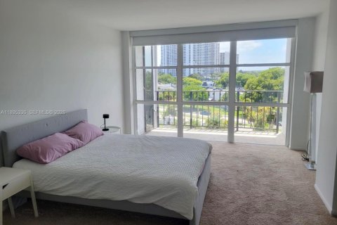 Condo in Hallandale Beach, Florida, 1 bedroom  № 2052822 - photo 6