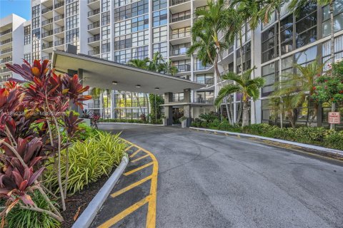 Copropriété à louer à Hallandale Beach, Floride: 1 chambre, 85.01 m2 № 2052822 - photo 23
