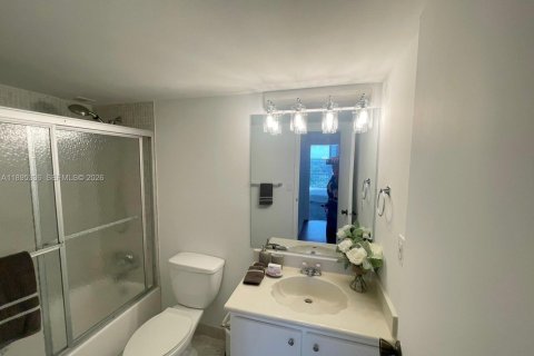 Condo in Hallandale Beach, Florida, 1 bedroom  № 2052822 - photo 12