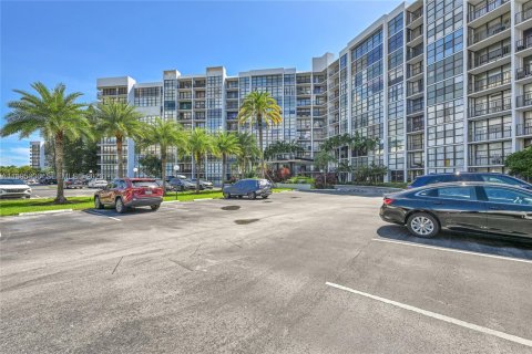 Copropriété à louer à Hallandale Beach, Floride: 1 chambre, 85.01 m2 № 2052822 - photo 24