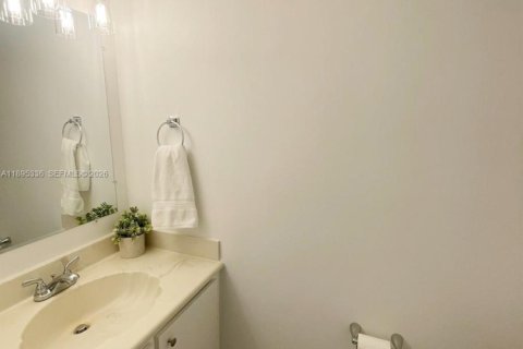 Condo in Hallandale Beach, Florida, 1 bedroom  № 2052822 - photo 11