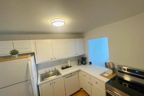 Condo in Hallandale Beach, Florida, 1 bedroom  № 2052822 - photo 5