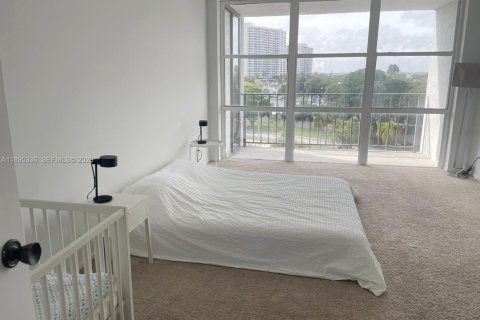 Condo in Hallandale Beach, Florida, 1 bedroom  № 2052822 - photo 7