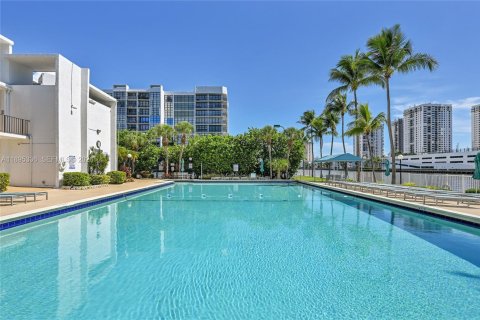 Copropriété à louer à Hallandale Beach, Floride: 1 chambre, 85.01 m2 № 2052822 - photo 27