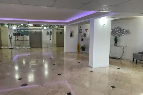 Condo in Hallandale Beach, Florida, 1 bedroom  № 2052822 - photo 14