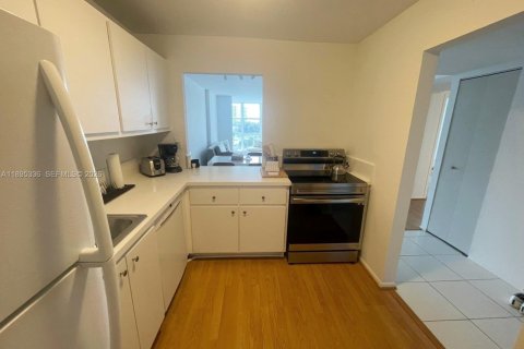 Condo in Hallandale Beach, Florida, 1 bedroom  № 2052822 - photo 4