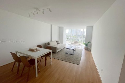 Condo in Hallandale Beach, Florida, 1 bedroom  № 2052822 - photo 2