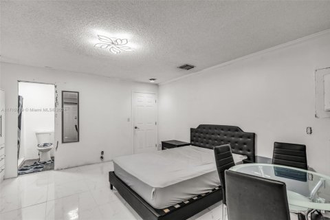House in Margate, Florida 4 bedrooms, 164.62 sq.m. № 1878748 - photo 19
