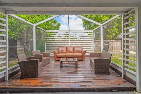 House in Margate, Florida 4 bedrooms, 164.62 sq.m. № 1878748 - photo 23