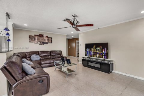 House in Margate, Florida 4 bedrooms, 164.62 sq.m. № 1878748 - photo 6
