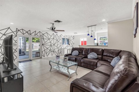 House in Margate, Florida 4 bedrooms, 164.62 sq.m. № 1878748 - photo 4