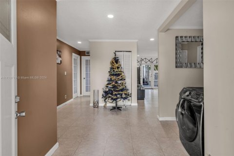 House in Margate, Florida 4 bedrooms, 164.62 sq.m. № 1878748 - photo 3