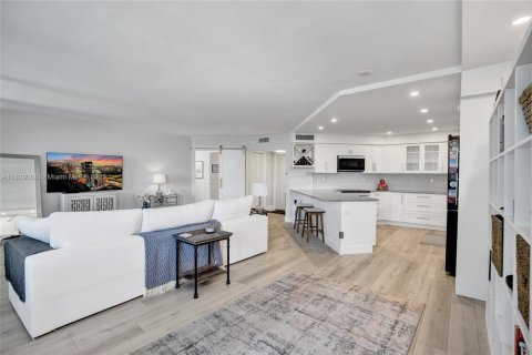 Copropriété à vendre à Pompano Beach, Floride: 2 chambres, 152.73 m2 № 1977288 - photo 14