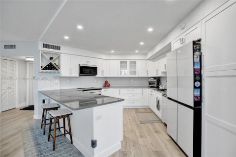 Copropriété à vendre à Pompano Beach, Floride: 2 chambres, 152.73 m2 № 1977288 - photo 15