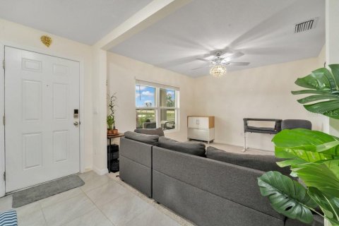 Villa ou maison à vendre à Zephyrhills, Floride: 5 chambres, 242.01 m2 № 2218557 - photo 4