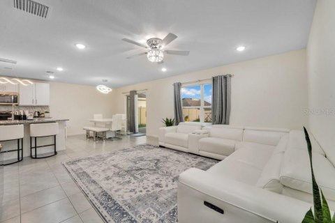 Villa ou maison à vendre à Zephyrhills, Floride: 5 chambres, 242.01 m2 № 2218557 - photo 10