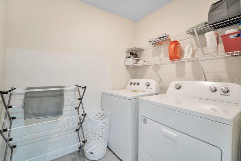 Villa ou maison à vendre à Zephyrhills, Floride: 5 chambres, 242.01 m2 № 2218557 - photo 25