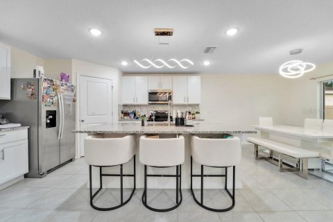 Villa ou maison à vendre à Zephyrhills, Floride: 5 chambres, 242.01 m2 № 2218557 - photo 7