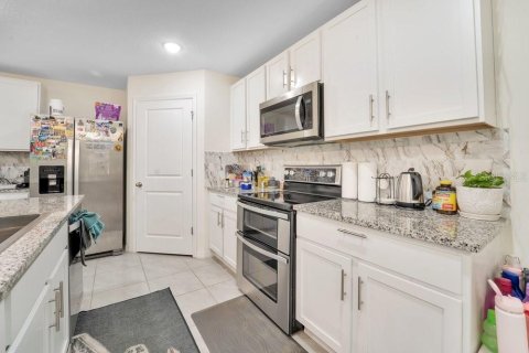 Villa ou maison à vendre à Zephyrhills, Floride: 5 chambres, 242.01 m2 № 2218557 - photo 12