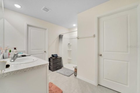 Villa ou maison à vendre à Zephyrhills, Floride: 5 chambres, 242.01 m2 № 2218557 - photo 18