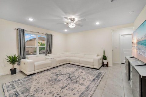 Villa ou maison à vendre à Zephyrhills, Floride: 5 chambres, 242.01 m2 № 2218557 - photo 11