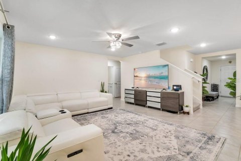 Villa ou maison à vendre à Zephyrhills, Floride: 5 chambres, 242.01 m2 № 2218557 - photo 9