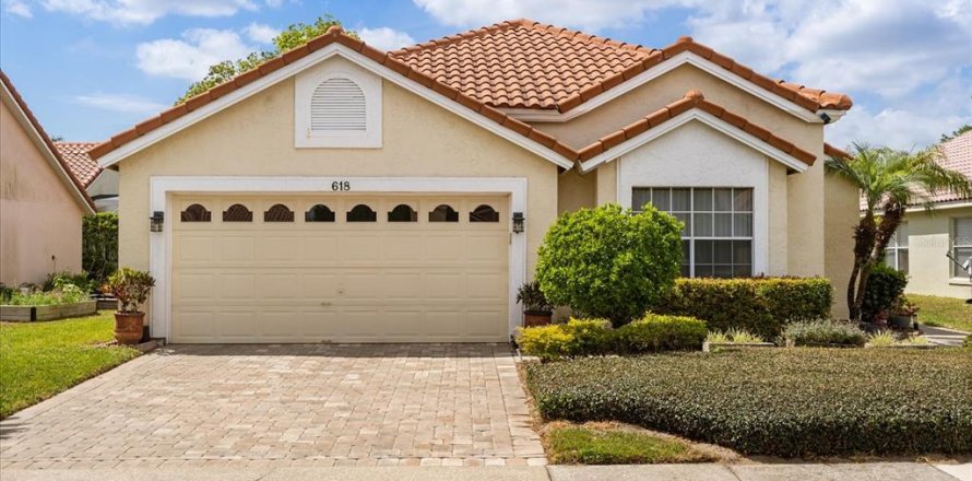 House in Apopka, Florida 3 bedrooms, 163.79 sq.m. № 1673746
