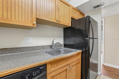 Condo in Orlando, Florida, 2 bedrooms № 2225331 - photo 5
