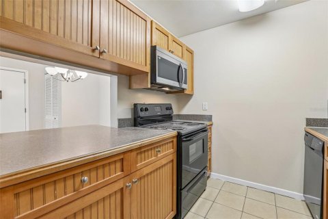 Condo in Orlando, Florida, 2 bedrooms № 2225331 - photo 4