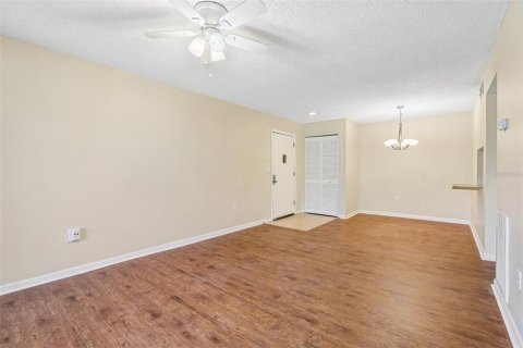 Condo in Orlando, Florida, 2 bedrooms № 2225331 - photo 13
