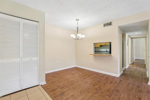 Condo in Orlando, Florida, 2 bedrooms № 2225331 - photo 15