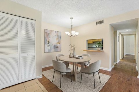Condo in Orlando, Florida, 2 bedrooms № 2225331 - photo 3