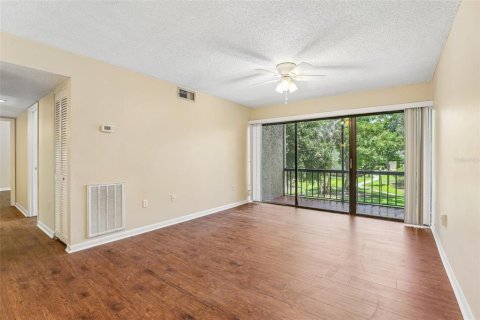 Condo in Orlando, Florida, 2 bedrooms № 2225331 - photo 14
